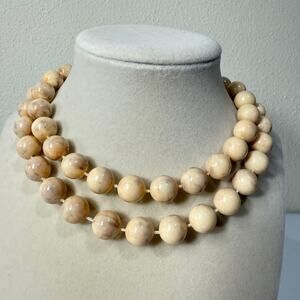 Vintage 50s 60s Tan Marbled Plastic Beaded Necklace Retro Classic Americana Mod